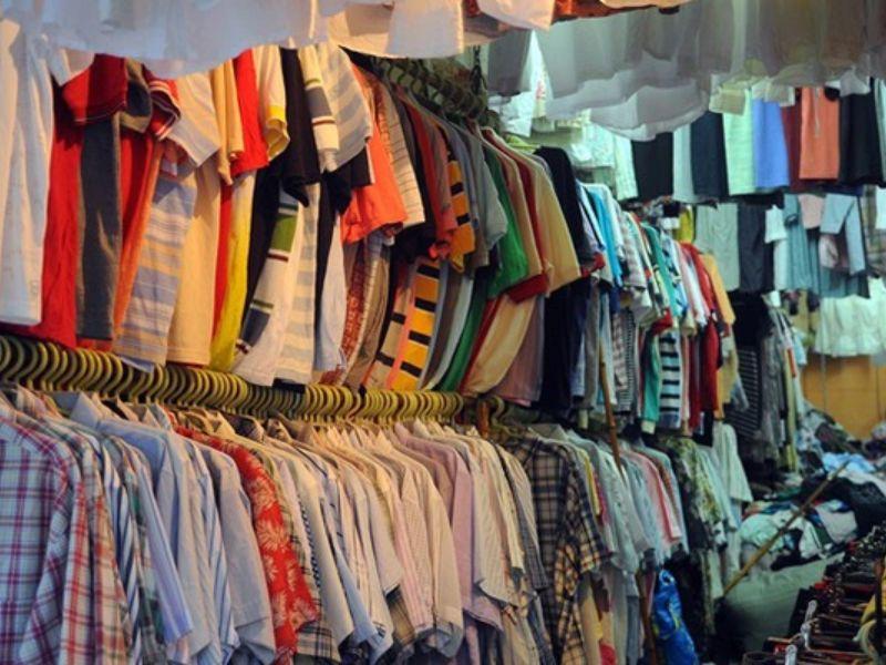 Thương lượng giá tại chợ đồ si