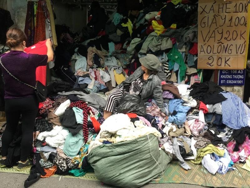 Trả giá khi mua đồ si