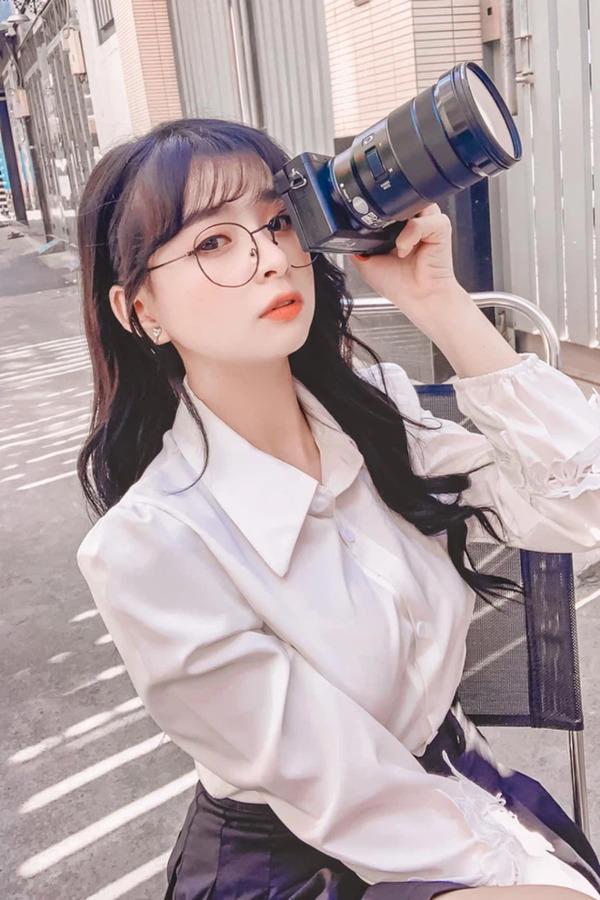 Nữ streamer Mèo 2k4